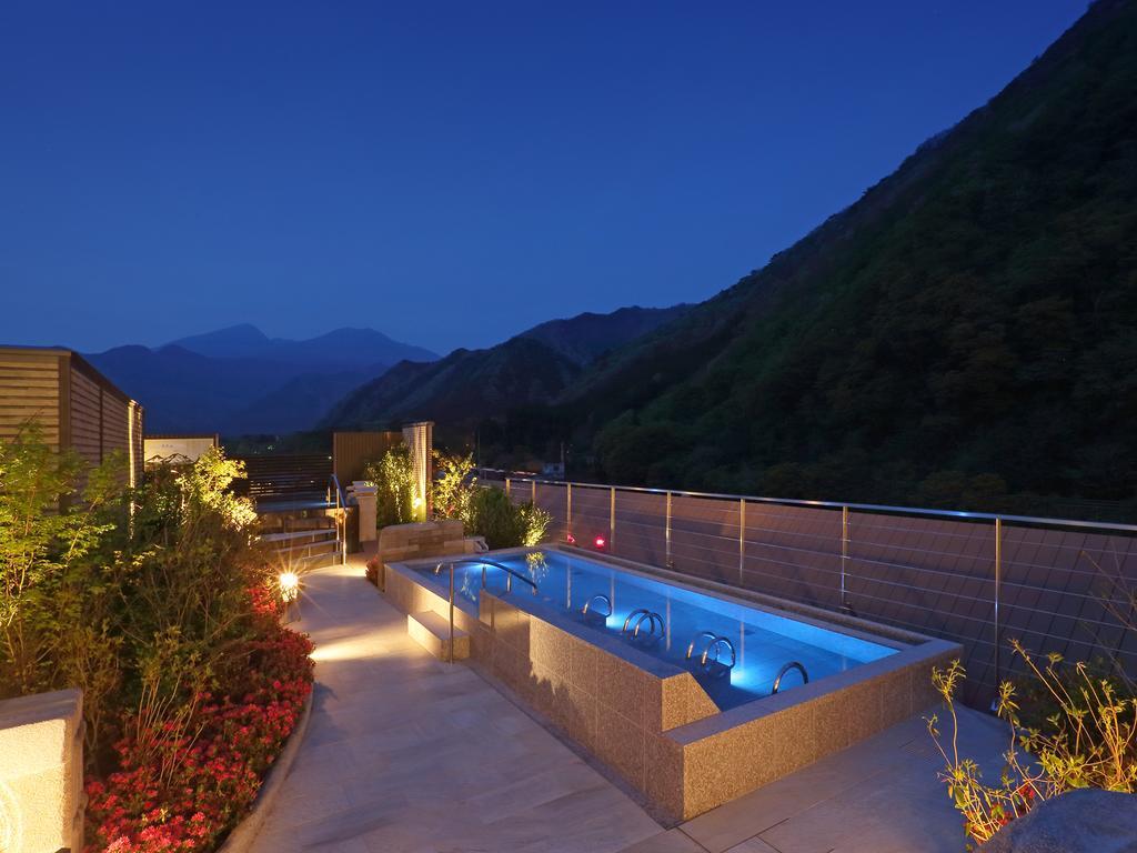 Asaya Hotel Nikko Exterior foto A rooftop onsen in Japan
